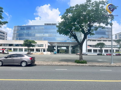 Crescent Plaza