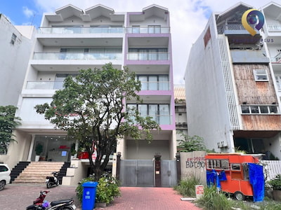 Tòa nhà 82 Hoàng Trọng Mậu