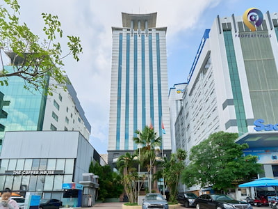 194 Golden Building