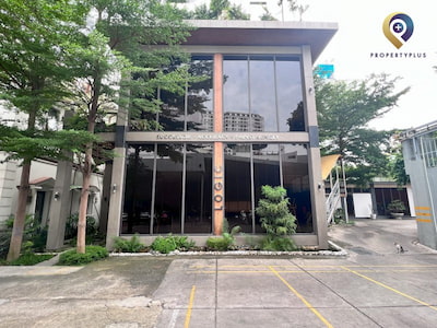 Tòa nhà 243 Bến Vân Đồn