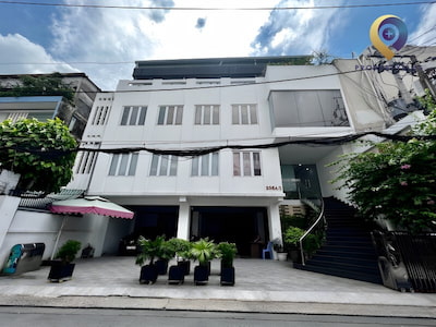 Tòa nhà Trần Việt