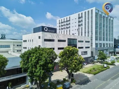 Q Industries Building