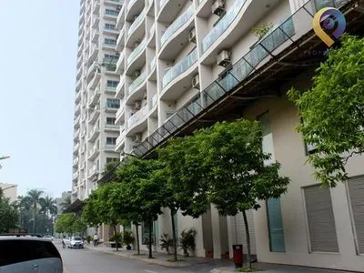 Tòa nhà Golden Westlake