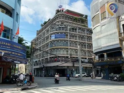 VAR Building